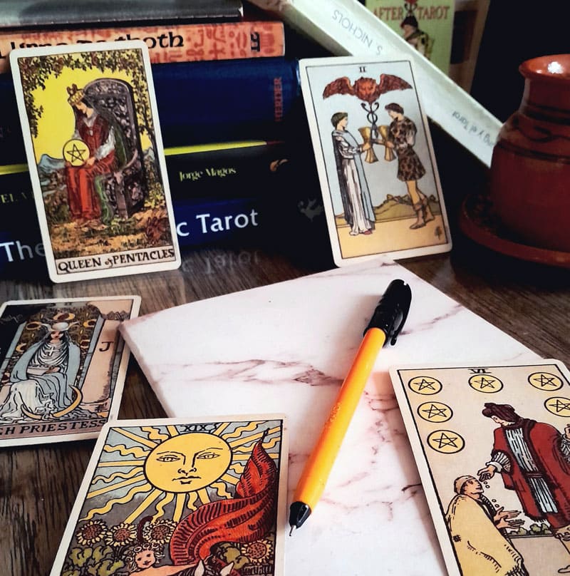 Aprende a leer el Tarot con un enfoque teórico-práctico